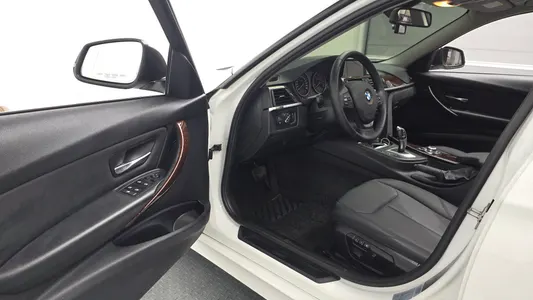 BMW 3 Series (F30) 320d xDrive 2013 10