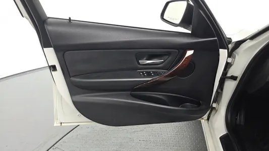 BMW 3 Series (F30) 320d xDrive 2013 24