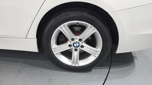 BMW 3 Series (F30) 320d xDrive 2013 21
