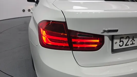 BMW 3 Series (F30) 320d xDrive 2013 23
