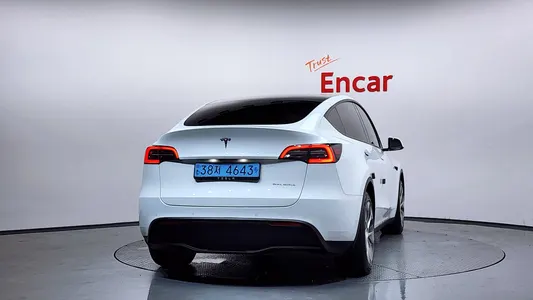 Tesla Y AWD 2021 4