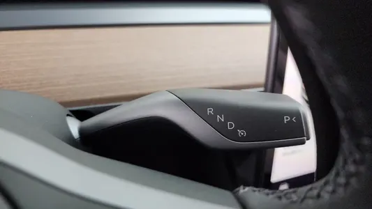 Tesla Y AWD 2021 9