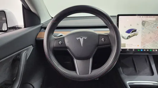 Tesla Y AWD 2021 12