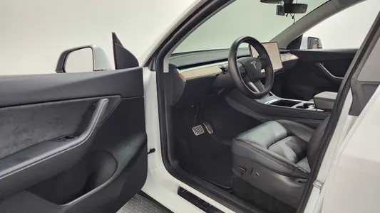 Tesla Y AWD 2021 10