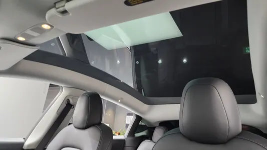Tesla Y AWD 2021 19