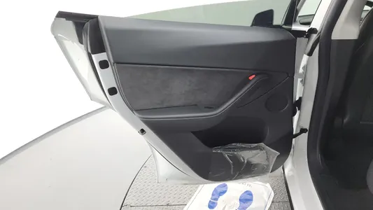 Tesla Y AWD 2021 25