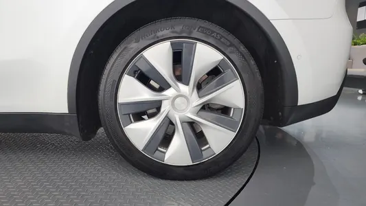 Tesla Y AWD 2021 21