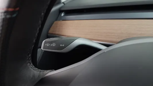 Tesla Y AWD 2021 27