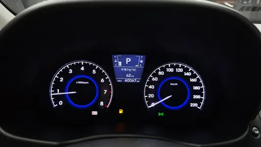 Hyundai () 1.4 VVT 2013 8