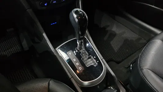 Hyundai () 1.4 VVT 2013 9