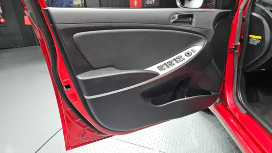 Hyundai () 1.4 VVT 2013 24