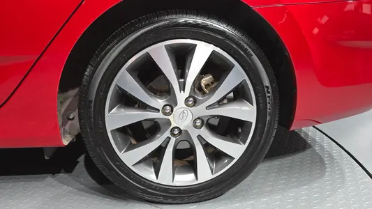 Hyundai () 1.4 VVT 2013 21