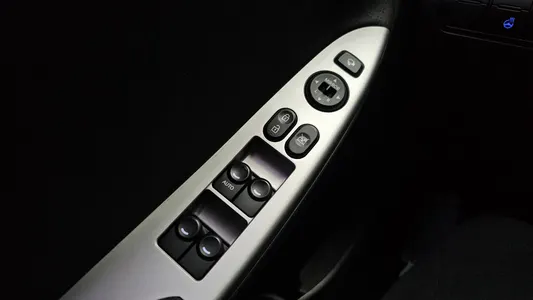 Hyundai () 1.4 VVT 2013 31