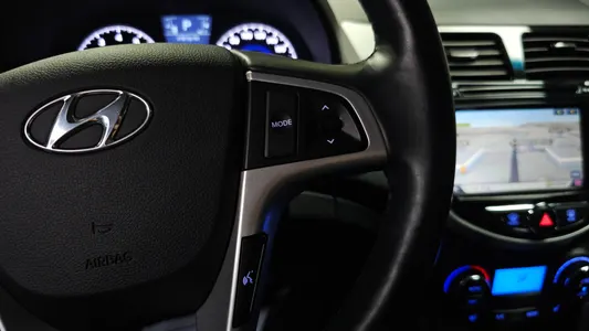 Hyundai () 1.4 VVT 2013 28