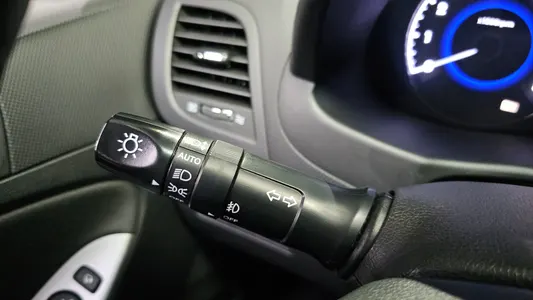 Hyundai () 1.4 VVT 2013 29