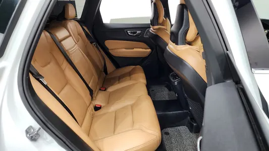 Volvo XC60 2 D4 2017 12