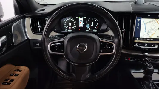 Volvo XC60 2 D4 2017 13