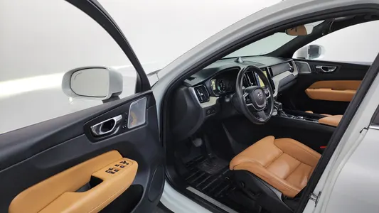 Volvo XC60 2 D4 2017 10