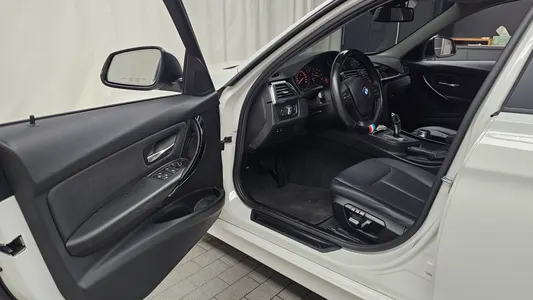 BMW 3 Series (F30) 320d 2018 10