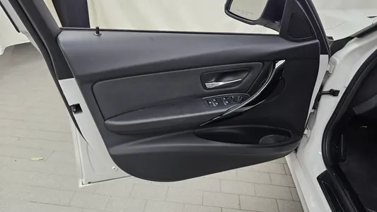 BMW 3 Series (F30) 320d 2018 25