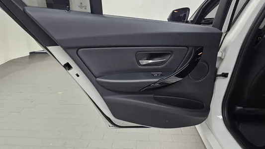 BMW 3 Series (F30) 320d 2018 26
