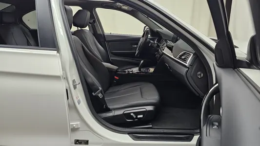 BMW 3 Series (F30) 320d 2018 27