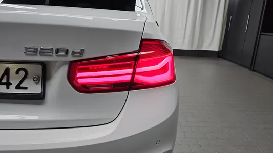 BMW 3 Series (F30) 320d 2018 24