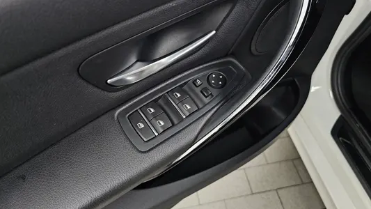 BMW 3 Series (F30) 320d 2018 28