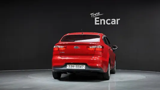 Kia 프라이드 4DR 1.4 MPI 2015 4