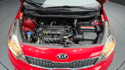 Kia 프라이드 4DR 1.4 MPI 2015 6
