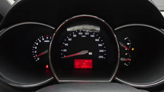 Kia 프라이드 4DR 1.4 MPI 2015 8