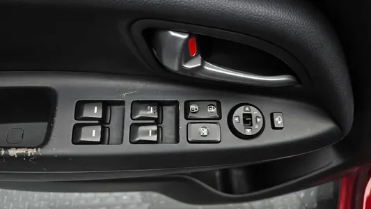 Kia 프라이드 4DR 1.4 MPI 2015 16