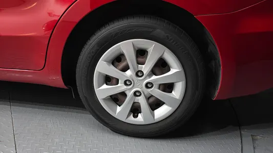 Kia 프라이드 4DR 1.4 MPI 2015 21