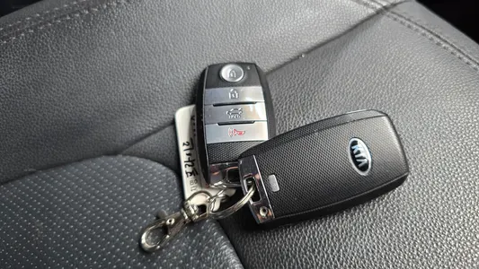 Kia 프라이드 4DR 1.4 MPI 2015 27