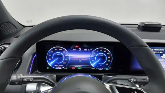 Mercedes-Benz EQB X243 EQB300 4MATIC 2025 8