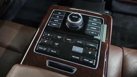 Hyundai () VS380 2013 30