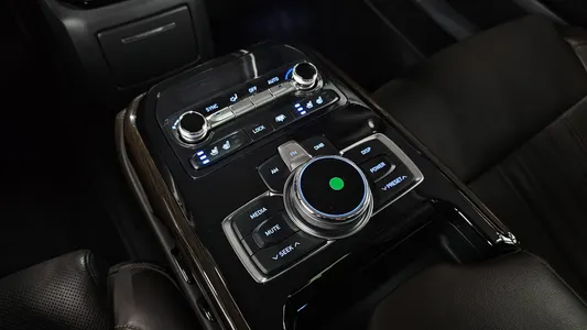 Genesis EQ900 3.3 T-GDI AWD 2017 35