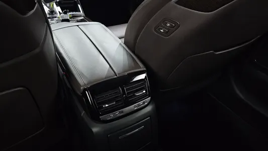 Genesis EQ900 3.3 T-GDI AWD 2017 36