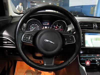 Jaguar XE 20d 2015 11