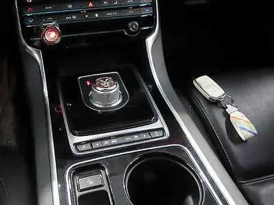 Jaguar XE 20d 2015 13