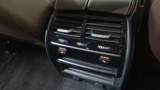 BMW 5 Series (G30) 520d xDrive 2019 31