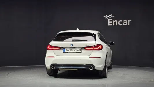 BMW 1 Series (F40) 118d 2021 4