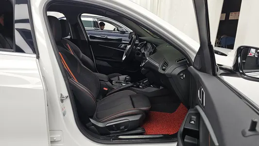 BMW 1 Series (F40) 118d 2021 11