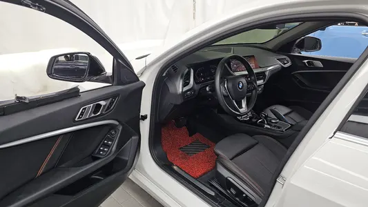 BMW 1 Series (F40) 118d 2021 10