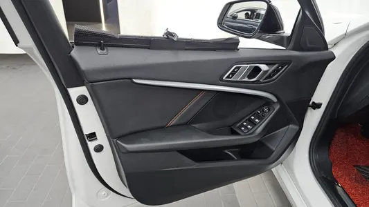 BMW 1 Series (F40) 118d 2021 24
