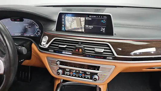 BMW 7 Series (G11) 745Le i 2020 13