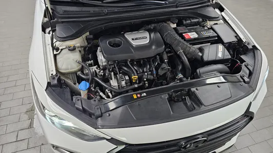 Hyundai AD 1.6 2016 6