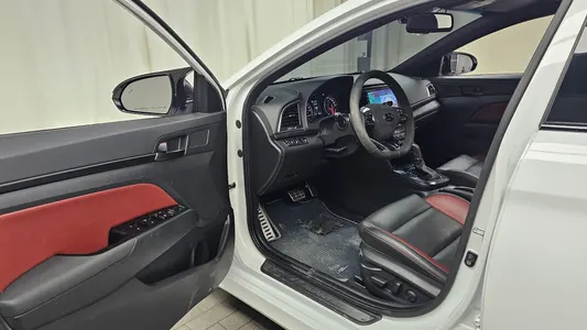 Hyundai AD 1.6 2016 10