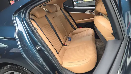 Genesis G70 2.0T 2WD 2021 11