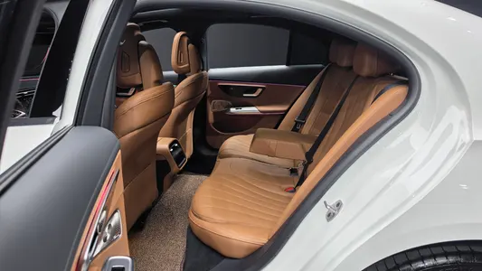 Mercedes-Benz E-Class W214 E300 4MATIC 2025 10